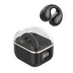 هدزفری بلوتوثی گرین لاین مدل Aurix Clip-On یکی از جذابترین و کاربردیترین هندزفریهای این برند است که با طراحی خاص گیرهای (Clip-On)، راحتی و آزادی بیشتری هنگام استفاده ارائه میدهد. این مدل برای افرادی که به دنبال یک هندزفری سبک، بادوام و مناسب مکالمه و استفاده روزمره هستند، یک انتخاب کاملاً ایدهآل محسوب میشود. یکی از مهمترین ویژگیهای این هندزفری، طراحی گیرهای آن است که به لباس یا یقه کاربر متصل میشود و راحتی استفاده را افزایش میدهد. با این طراحی، مدیریت تماسها و کنترل پخش موسیقی بسیار آسانتر میشود و در مواقع رانندگی، کار، ورزش یا جلسات، بیشترین کارایی را ارائه میدهد. کیفیت صدای شفاف و میکروفون تقویتشده این مدل باعث میشود مکالمات بدون نویز و با وضوح بالا منتقل شوند. فناوری بلوتوث نسل جدید نیز اتصال پایدار، سریع و بدون قطعی را تضمین میکند و دستگاه را با انواع تلفنهای هوشمند، تبلتها و لپتاپها سازگار میسازد. باتری قدرتمند Green Lion Aurix Clip-On توانایی استفاده طولانیمدت را فراهم کرده و با شارژ سریع، امکان استفاده مجدد در مدت کوتاهی مهیا میشود. دکمههای کنترل فیزیکی روی دستگاه نیز مدیریت تماسها، تنظیم صدا و پخش موسیقی را بسیار آسان کردهاند. اگر به دنبال یک هندزفری متفاوت، سبک، با اتصال پایدار و مناسب مکالمههای طولانی هستید، این مدل از گرین لاین میتواند انتخابی هوشمندانه باشد. ⭐ ویژگیهای محصول (Product Features) ✔ طراحی Clip-On (گیرهای) برای اتصال آسان به لباس ✔ مناسب مکالمه، کار روزمره، جلسات و رانندگی ✔ کیفیت صدای شفاف و پخش مناسب موسیقی ✔ میکروفون تقویتشده برای مکالمه بدون نویز ✔ اتصال پایدار با فناوری بلوتوث نسل جدید ✔ باتری بادوام با شارژدهی طولانی ✔ دکمههای فیزیکی برای کنترل راحت صدا و تماس ✔ وزن سبک و طراحی مینیمال ✔ سازگار با Android، iOS، لپتاپ و سایر دستگاهها